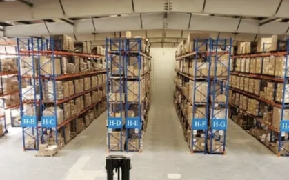 Theo dõi một người đàn ông vừa xin việc, công an phát hiện kho hàng giả trị giá gần 200 tỷ đồng, thu giữ 190.000 sản phẩm 'nhái' thương hiệu nổi tiếng