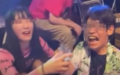 Sốc: 1 nhóm nữ "đầu độc" khán giả, làm đủ trò quái đản gây phẫn nộ