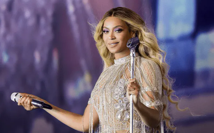 Beyoncé gặp sự cố “thót tim” trên sân khấu