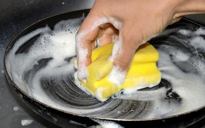 Cặp vợ chồng 30 tuổi cùng mắc ung thư dạ dày do thói quen rửa bát nhiều người cũng có