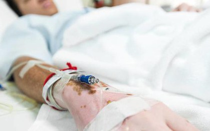 Người đàn ông 35 tuổi bàng hoàng vì phải cắt bỏ thận trái, bật khóc khi biết "thủ phạm" là 3 thói quen ăn uống