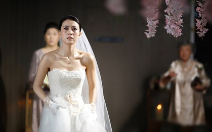 Đặt nhà hàng 5 sao mất cả tỷ bạc, đến giờ đón dâu tôi nhận được đúng 1 tin nhắn: "Anh thuê nó diễn đến đây thôi"