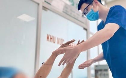 Nam thợ xây nguy kịch vì sốc nhiệt giữa trời nắng gắt