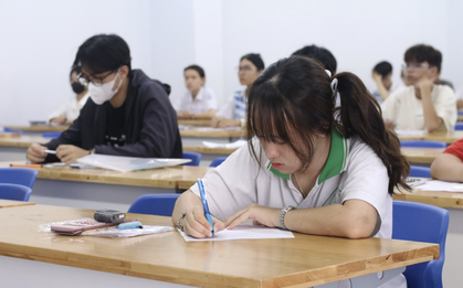 Sự cố thi đánh giá năng lực đợt 2 do cán bộ coi thi nghe nhầm chuông báo giờ