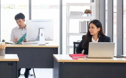 Xu hướng lạ của giới trẻ thất nghiệp Trung Quốc: Trả tiền để giả vờ làm việc