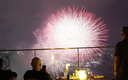 Đội Việt Nam và Ba Lan cùng vẽ nên "bản giao hưởng" pháo hoa trên bầu trời Đà Nẵng