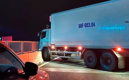 Tai nạn trên tuyến cao tốc Vĩnh Hảo - Phan Thiết gây kẹt xe kéo dài