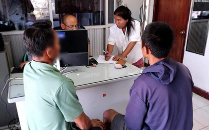 Giật tiền của chủ tiệm mì, tên cướp đang chạy trốn thì gặp tình huống éo le khiến hắn "sa lưới"
