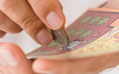 Làm trái ý vợ, người đàn ông bất ngờ trúng số gần 40 tỷ đồng