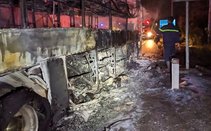 Xe khách giường nằm cháy trên Quốc lộ 1