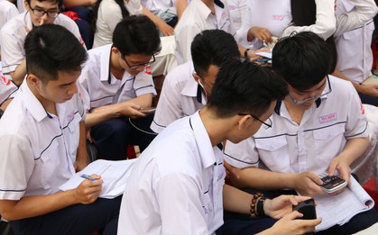 TP.HCM: Dự kiến cấm học sinh dùng điện thoại ở trường, kể cả giờ ra chơi