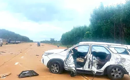 Va chạm kinh hoàng giữa xe tải và ô tô con, 4 người thương vong