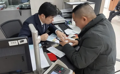 Sáng gửi tiết kiệm 21 tỷ đồng, người đàn ông vừa ăn trưa xong phát hiện tài khoản còn 0 đồng, ngân hàng tuyên bố: "Không liên quan gì đến chúng tôi"