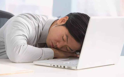 Ngủ 3 phút trong giờ làm việc, nam quản lý bị sa thải, tòa phán: Công ty phải bồi thường 180 triệu đồng