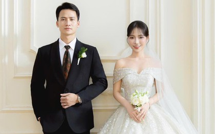 "Nam thần" U23 Việt Nam lên xe hoa cùng hot girl tốt nghiệp xuất sắc NEU, visual cô dâu chú rể gây sốt