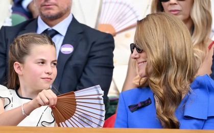 Khoảnh khắc dễ thương của Công chúa Charlotte dành cho mẹ tại Wimbledon khiến dân mạng tan chảy