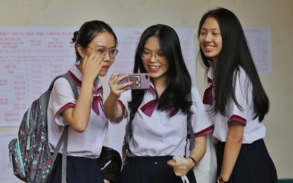 Lộ diện 12 thủ khoa tốt nghiệp THPT 2025: 9 bạn đạt điểm tuyệt đối, một thí sinh xuất sắc đứng đầu cả 2 khối