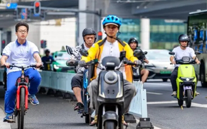 Xe điện dần thay thế xe xăng, người Trung Quốc thích nghi thế nào?