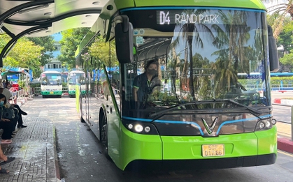 Hà Nội bổ sung các tuyến mini buýt trong khu vực cấm xe máy xăng