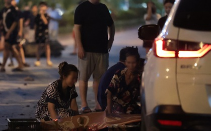 Cảnh tượng xé lòng: Người vợ trẻ ngã quỵ bên thi thể chồng sau vụ ô tô tông liên hoàn ở Hà Nội