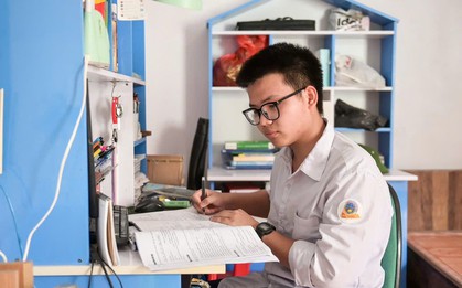 Từ lớp học tỉnh lẻ đến ngôi vị thủ khoa của nam sinh Ninh Bình