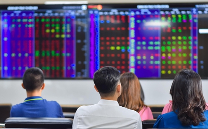 VN-Index cách mốc 1.500 chưa tới 7 điểm: Kẻ cười, người khóc