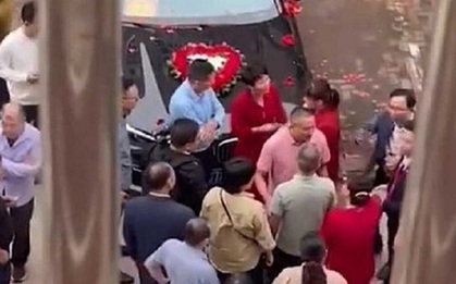 Đãng trí đón dâu nhầm nhà, chú rể phải bồi thường "thiệt hại"