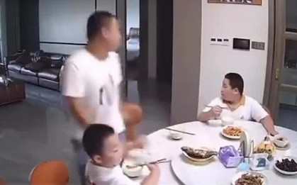 Pha xử lý bất ngờ của cậu bé trong trận động đất khiến cộng đồng mạng bật cười