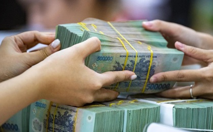 Hàng loạt ngân hàng tăng lãi suất tiền gửi: Chuyên gia dự báo gì?