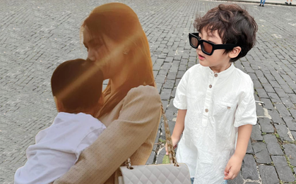 "Hot boy nhí" có gần 2 triệu người si mê trên MXH: Con trai của nữ ca sĩ nổi tiếng, mới 5 tuổi đã cực kỳ hiểu chuyện và tình cảm