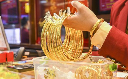Giá vàng hôm nay 21/7: USD suy yếu, vàng vẫn không thể khởi sắc