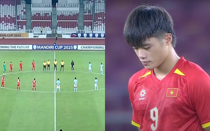 Xúc động U23 Việt Nam dành một phút tưởng niệm nạn nhân vụ lật tàu ở Quảng Ninh tại giải U23 Đông Nam Á