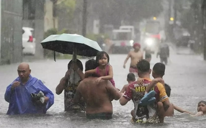 Hàng vạn người dân Philippines phải sơ tán vì lũ lụt sau bão Wipha