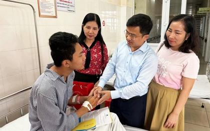 Đại học Hạ Long muốn đỡ đầu nam sinh mất 4 người thân trong vụ lật tàu