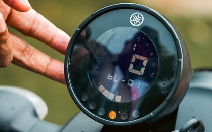 Xe Yamaha khách Việt mê mệt có bản mới: Màu sắc cực đẹp, loại bỏ đồng hồ cơ, thêm công nghệ phanh an toàn