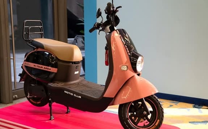 Xe máy điện giá mềm ở VN: Có xe vừa đi vừa sạc, xe VinFast giá chỉ 12 triệu, xe Honda không cần mua pin