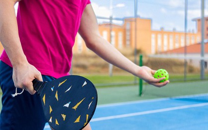 Drama pickleball: "Lén đi chơi với bạn mới, tôi bị đồng nghiệp xem như kẻ phản bội"