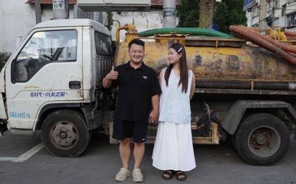 Tưởng ế vì nghề dọn phân, không ngờ có người đẹp vượt 700km đến kết đôi