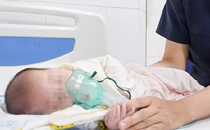 Trẻ sơ sinh thở ra tiếng gà gáy vì bệnh truyền nhiễm cấp tính