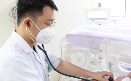 Hành trình 103 ngày nuôi sống bé gái sinh cực non chỉ nặng 550 gram