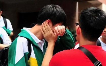 Nam sinh thi trượt đại học nhưng 30 năm sau bàng hoàng nhận thông báo "đã có bằng tốt nghiệp, đang làm lãnh đạo bệnh viện"