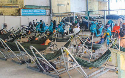 Cà phê võng phiên bản plus: Chỉ 30.000 đồng mà vừa uống nước, vừa sạc xe điện, vừa có chỗ tắm đang gây sốt ở TP.HCM