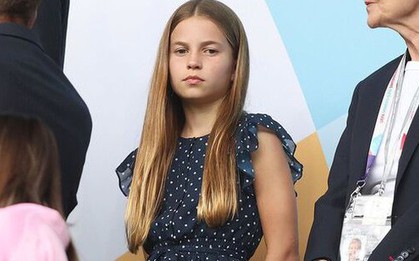 Công chúa Charlotte gây sốt khi diện lại váy cũ tại chung kết Euro