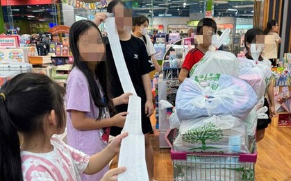 Sắm sửa đầu năm học: Gia đình chi gần 30 triệu mua sách vở cho con, hóa đơn dài hơn 5 mét
