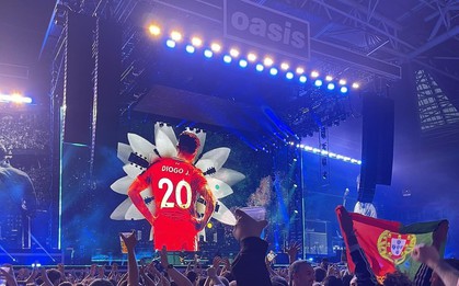 Diogo Jota xuất hiện giữa “Live Forever” của Oasis, âm nhạc trở thành lời tiễn biệt nghẹn ngào khiến hàng vạn người bật khóc