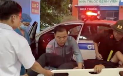 CSGT dùng xe đặc chủng đưa tài xế đột quỵ trên cao tốc đi cấp cứu