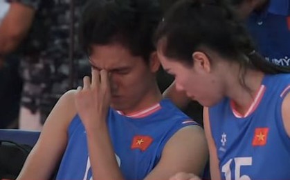 VĐV bóng chuyền nữ Việt Nam bật khóc, nhận tiền thưởng lớn hậu VTV Cup