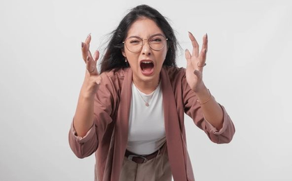 Vô cảm, thiếu tinh tế, tự cho mình là đúng: Cách xử lý khủng hoảng truyền thông thiếu chuyên nghiệp, "tự đá vào chân mình" mà Warren Buffett phản đối