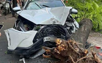 Ô tô tông loạt xe máy ở Hà Nội, 6 người bị thương
