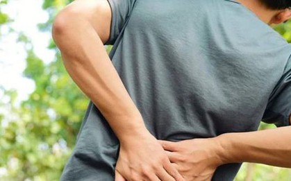 Người đàn ông bị đau thắt lưng, đi khám phát hiện sự thật "đáng sợ"